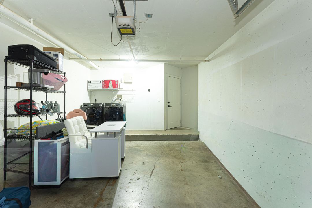 For Rent: $2,200 (1 beds, 1 baths, 1026 Square Feet)