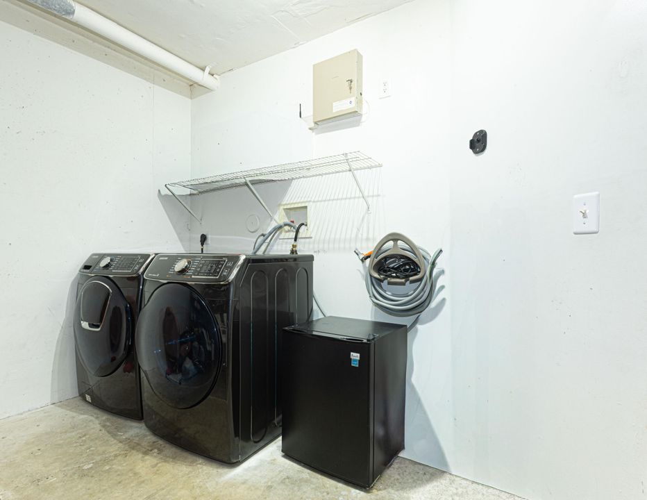 For Rent: $2,200 (1 beds, 1 baths, 1026 Square Feet)