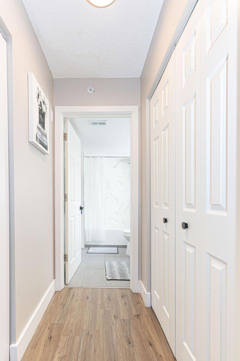 For Rent: $2,200 (1 beds, 1 baths, 1026 Square Feet)