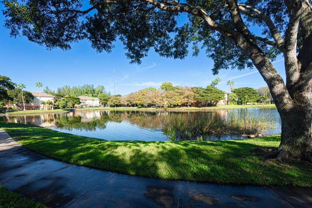 For Rent: $2,200 (1 beds, 1 baths, 1026 Square Feet)