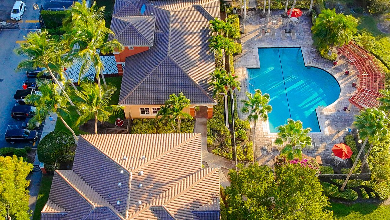 For Rent: $2,200 (1 beds, 1 baths, 1026 Square Feet)