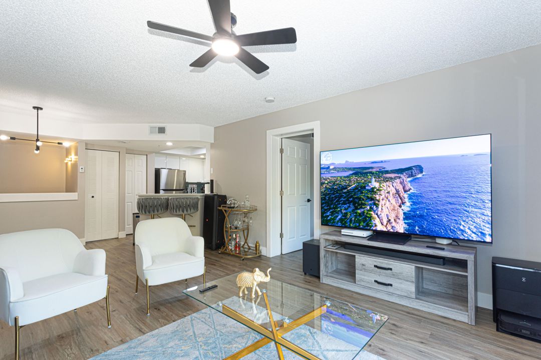 For Rent: $2,200 (1 beds, 1 baths, 1026 Square Feet)