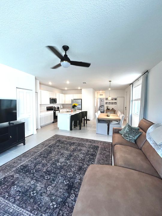 En Venta: $405,000 (3 camas, 2 baños, 1821 Pies cuadrados)