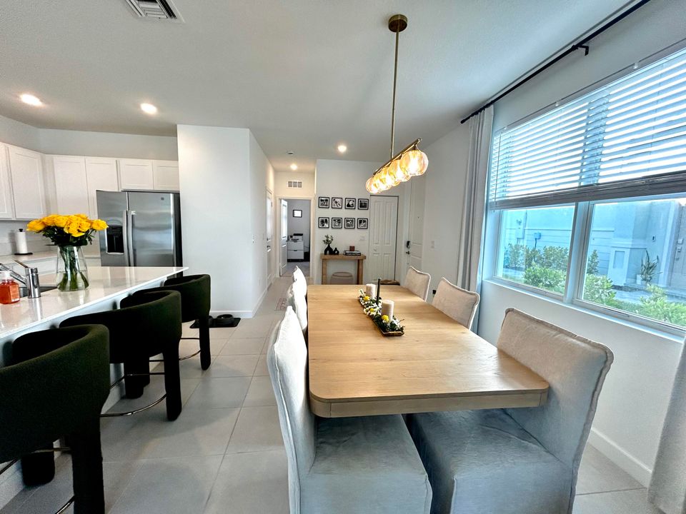 En Venta: $405,000 (3 camas, 2 baños, 1821 Pies cuadrados)