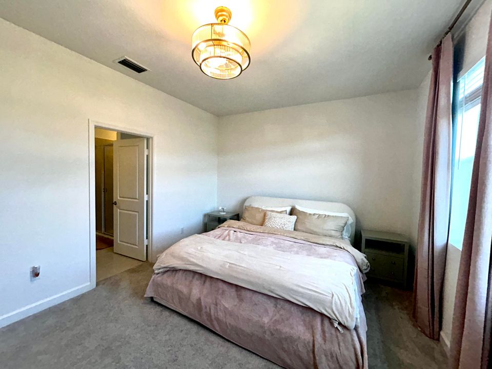 En Venta: $405,000 (3 camas, 2 baños, 1821 Pies cuadrados)