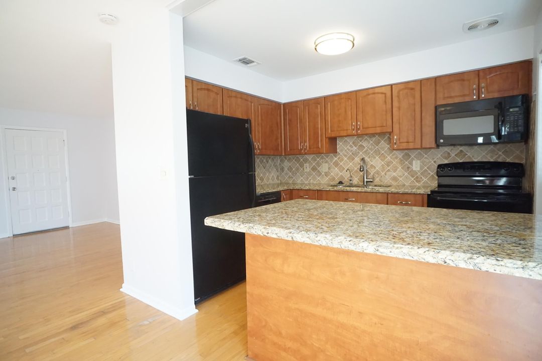 В аренду: $3,500 (4 спален, 2 ванн, 1352 Квадратных фут)