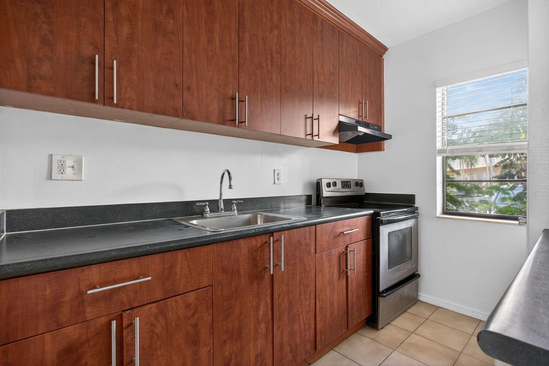 Recently Rented: $1,550 (1 beds, 1 baths, 800 Square Feet)