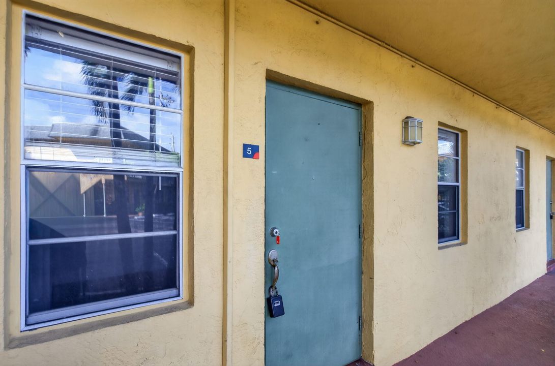 出租: $1,550 (1 贝兹, 1 浴室, 800 平方英尺)