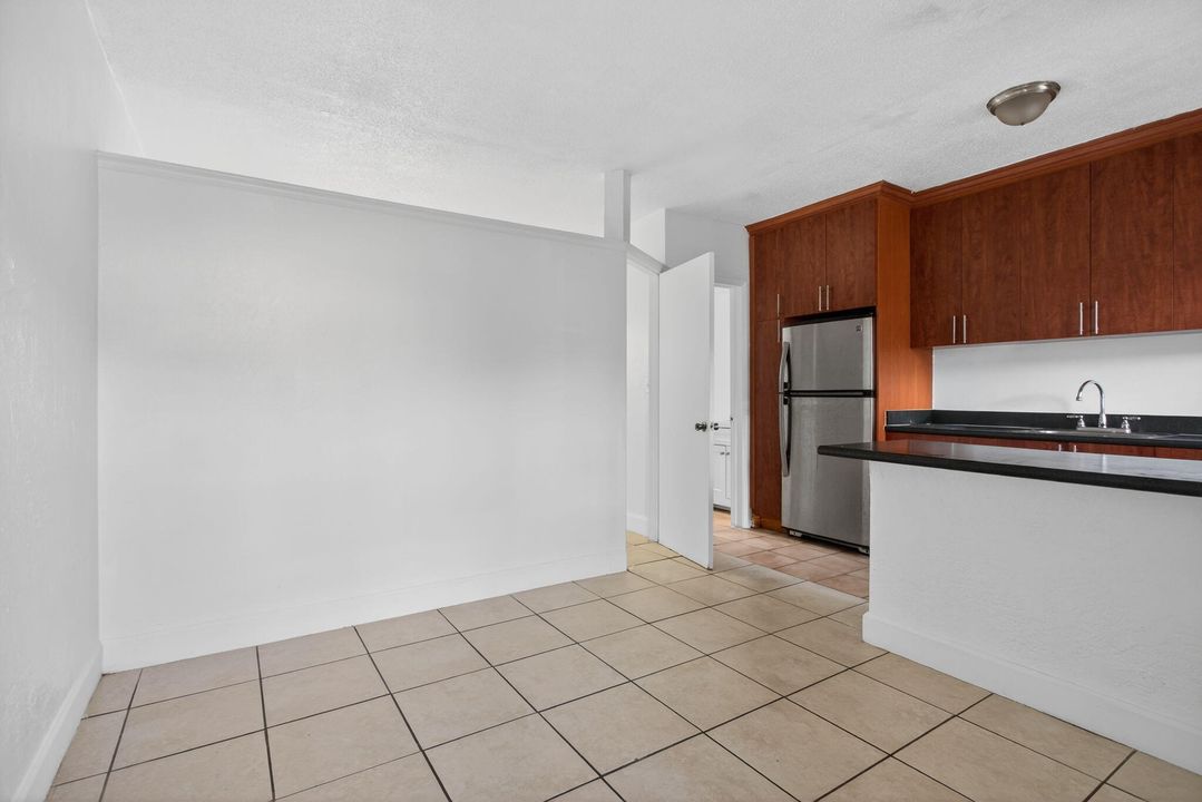 出租: $1,550 (1 贝兹, 1 浴室, 800 平方英尺)