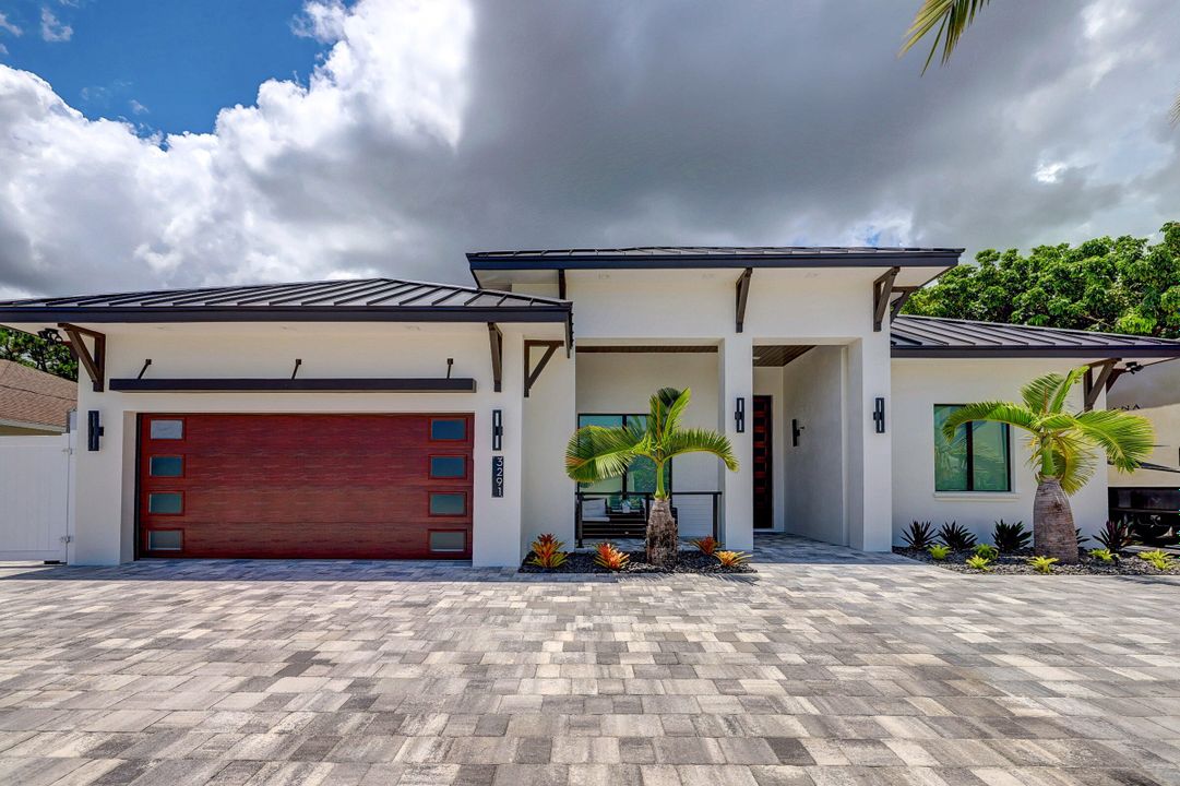 For Sale: $949,000 (4 beds, 4 baths, 2221 Square Feet)