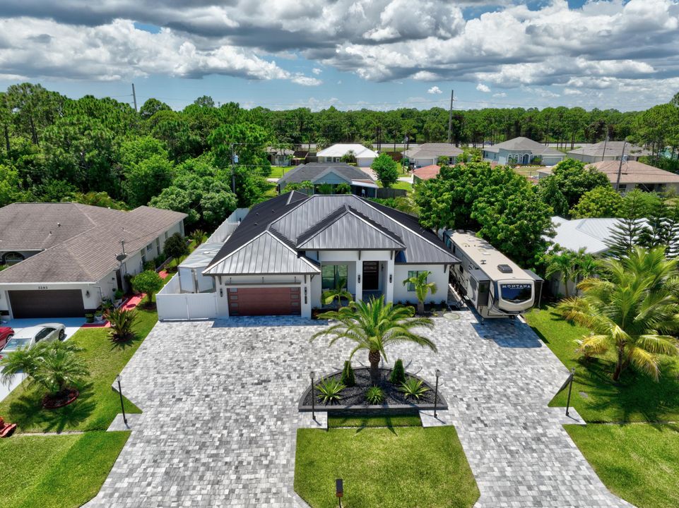 For Sale: $949,000 (4 beds, 4 baths, 2221 Square Feet)