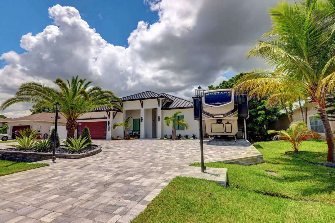 For Sale: $949,000 (4 beds, 4 baths, 2221 Square Feet)