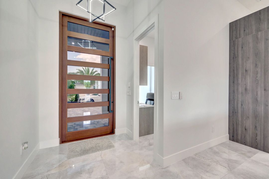 For Sale: $949,000 (4 beds, 4 baths, 2221 Square Feet)