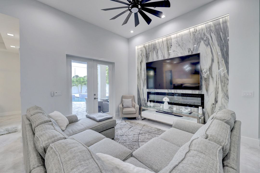 For Sale: $949,000 (4 beds, 4 baths, 2221 Square Feet)