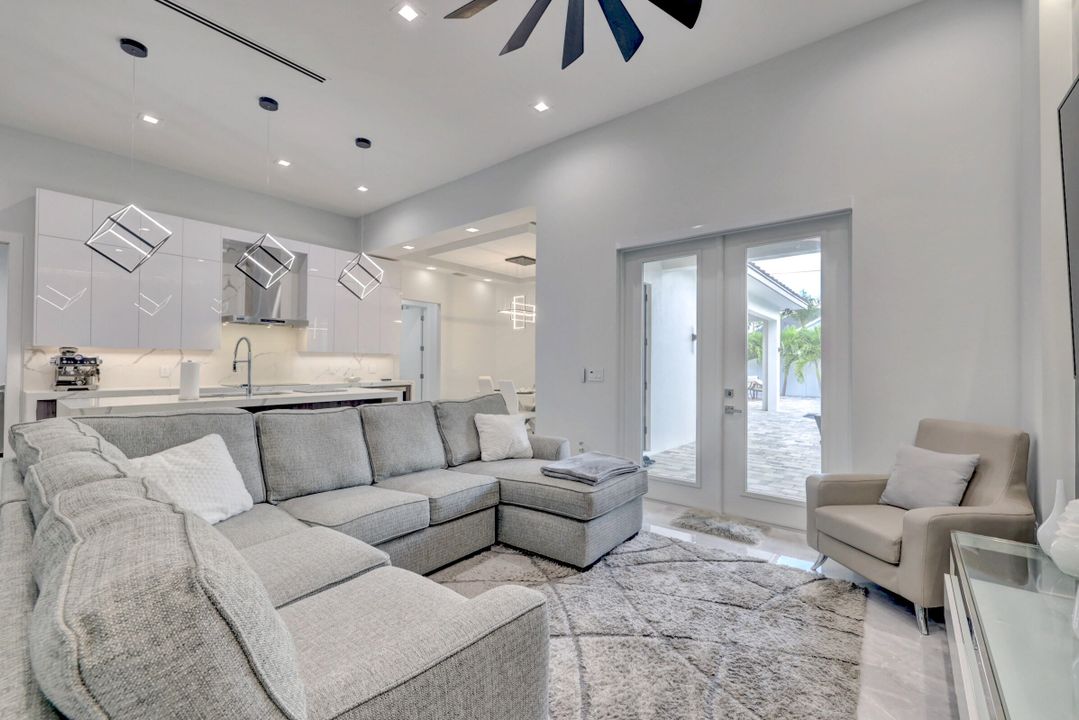 For Sale: $949,000 (4 beds, 4 baths, 2221 Square Feet)