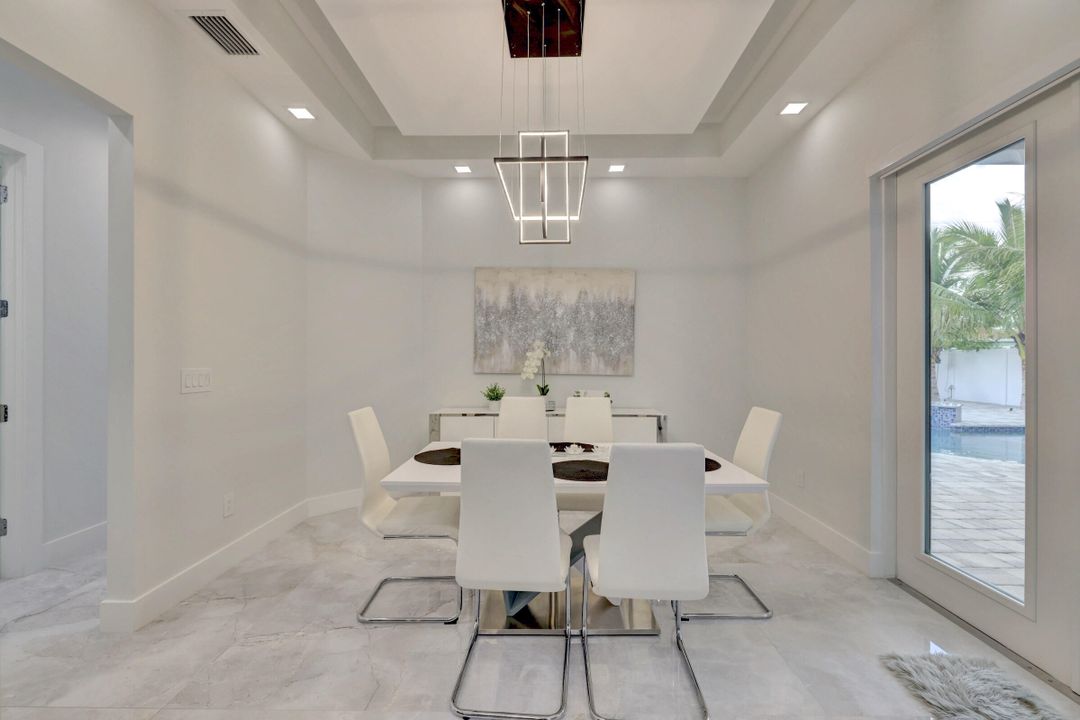 For Sale: $949,000 (4 beds, 4 baths, 2221 Square Feet)