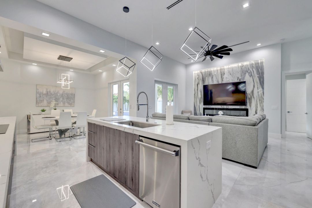 For Sale: $949,000 (4 beds, 4 baths, 2221 Square Feet)