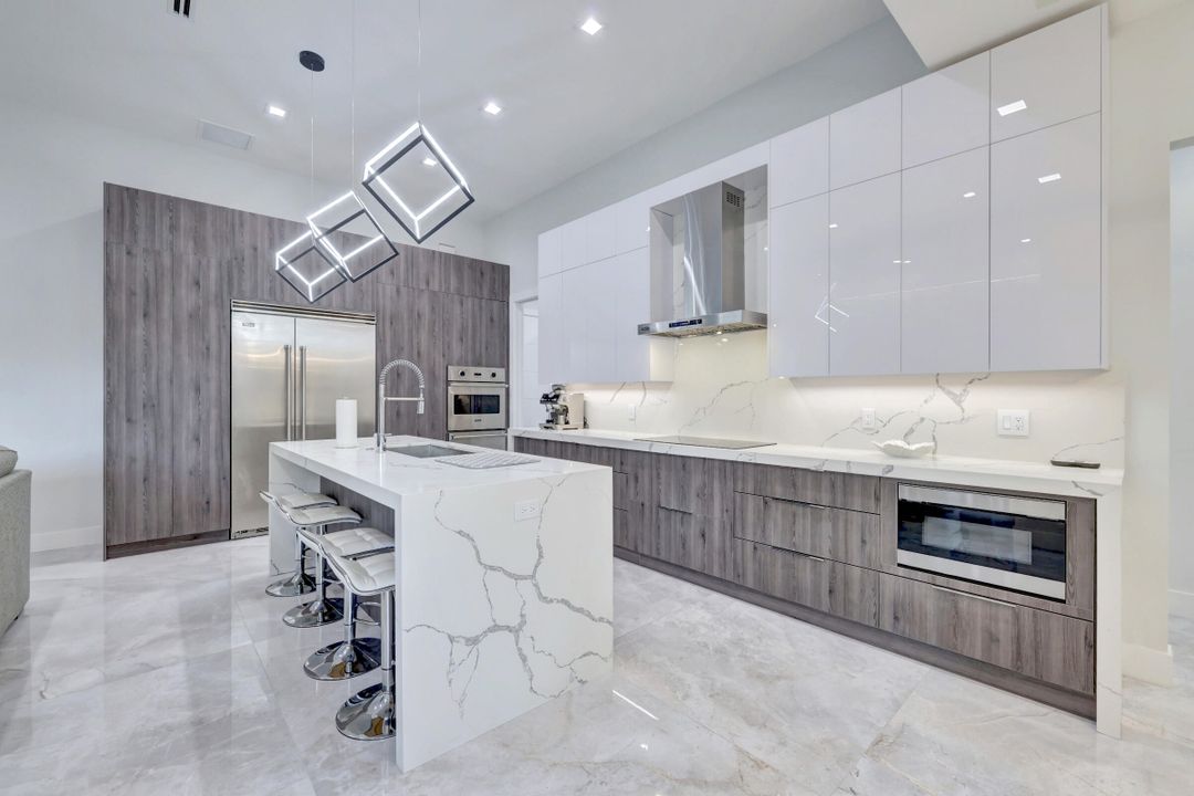 For Sale: $949,000 (4 beds, 4 baths, 2221 Square Feet)