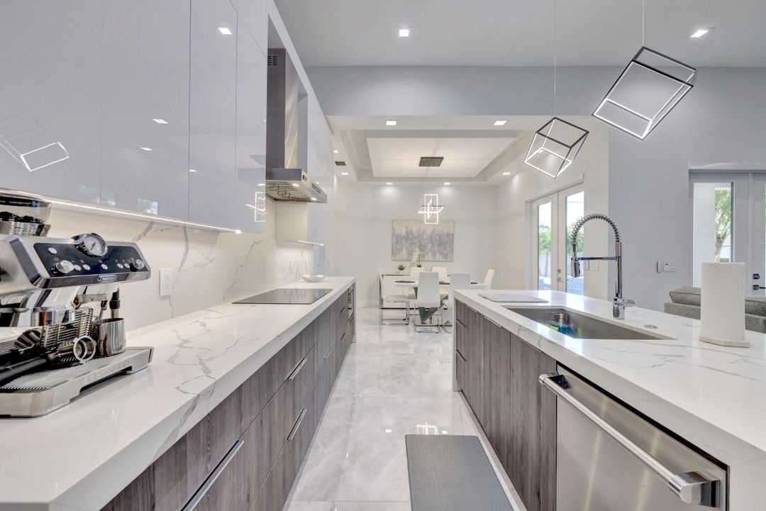 For Sale: $949,000 (4 beds, 4 baths, 2221 Square Feet)