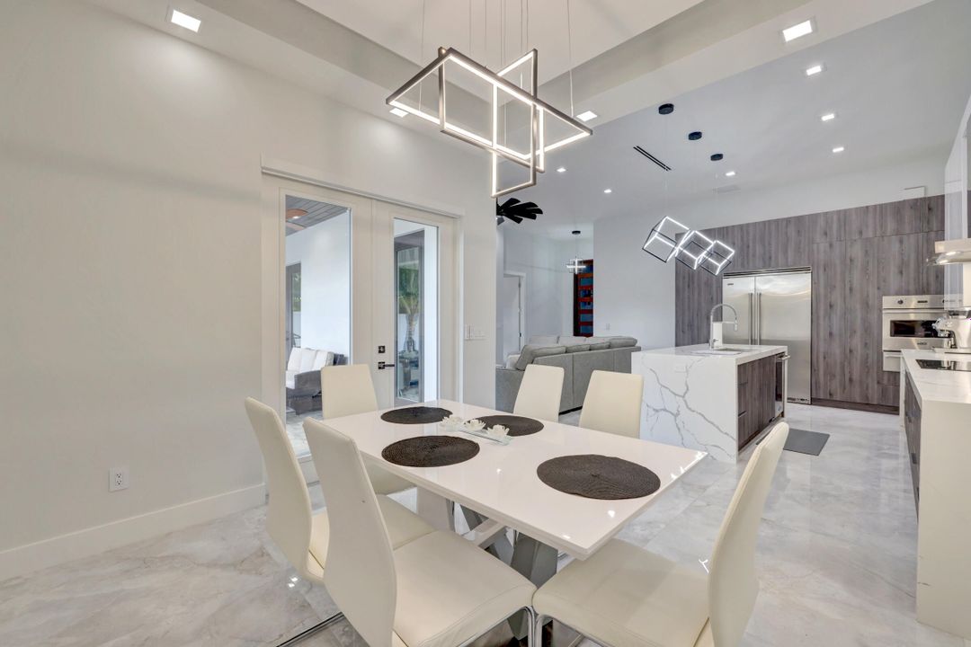 For Sale: $949,000 (4 beds, 4 baths, 2221 Square Feet)