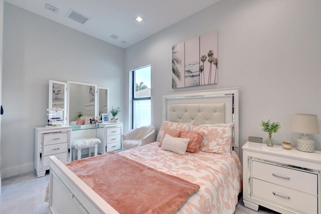 For Sale: $949,000 (4 beds, 4 baths, 2221 Square Feet)