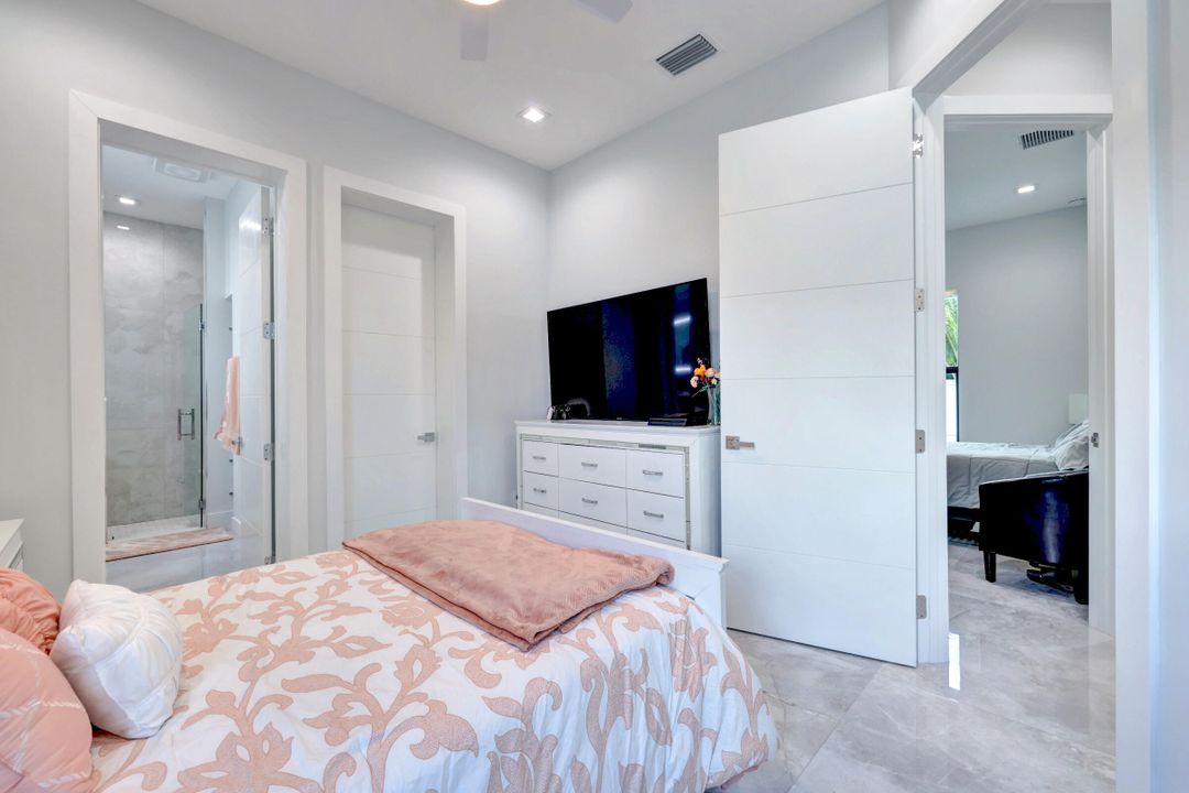 For Sale: $949,000 (4 beds, 4 baths, 2221 Square Feet)