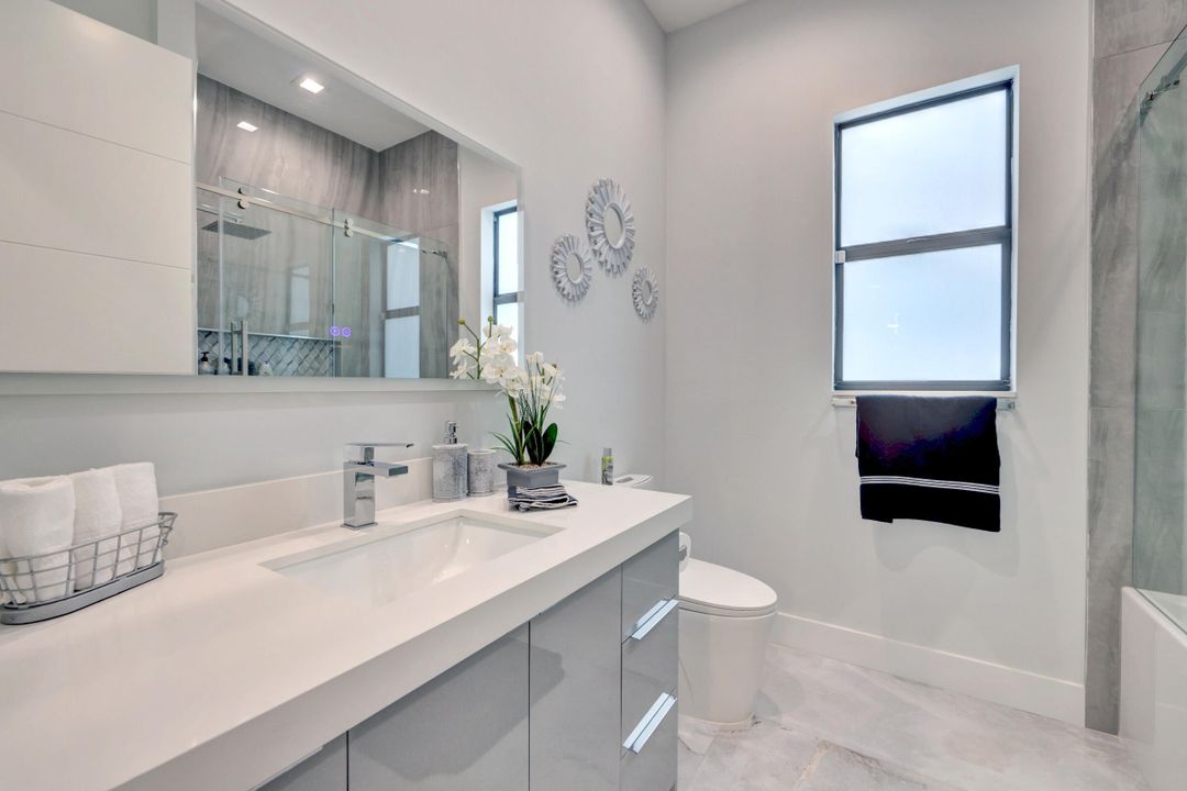 For Sale: $949,000 (4 beds, 4 baths, 2221 Square Feet)