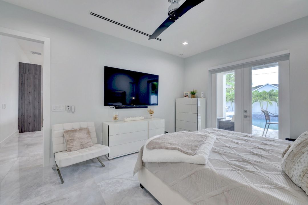 For Sale: $949,000 (4 beds, 4 baths, 2221 Square Feet)