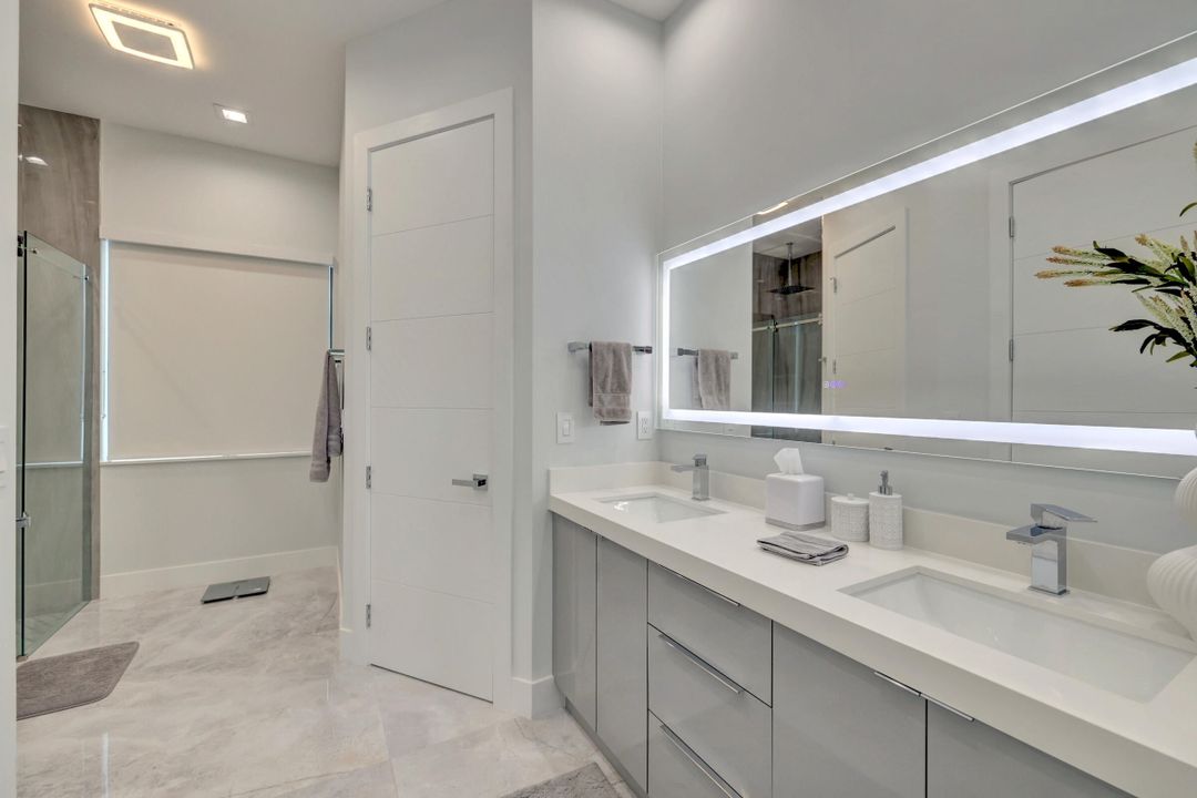 For Sale: $949,000 (4 beds, 4 baths, 2221 Square Feet)