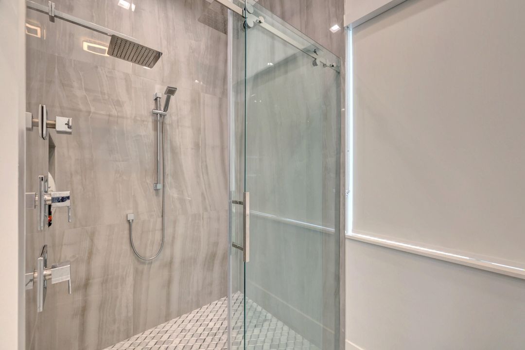 For Sale: $949,000 (4 beds, 4 baths, 2221 Square Feet)