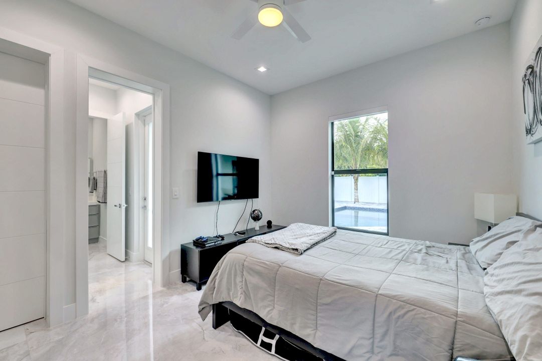 For Sale: $949,000 (4 beds, 4 baths, 2221 Square Feet)