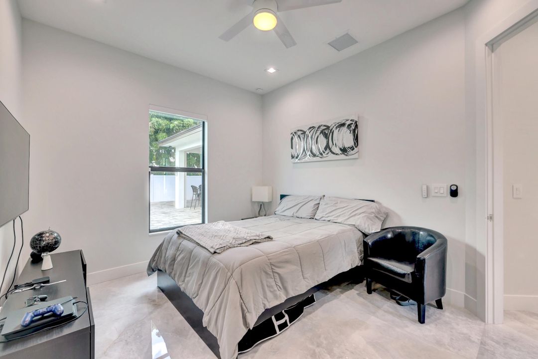 For Sale: $949,000 (4 beds, 4 baths, 2221 Square Feet)