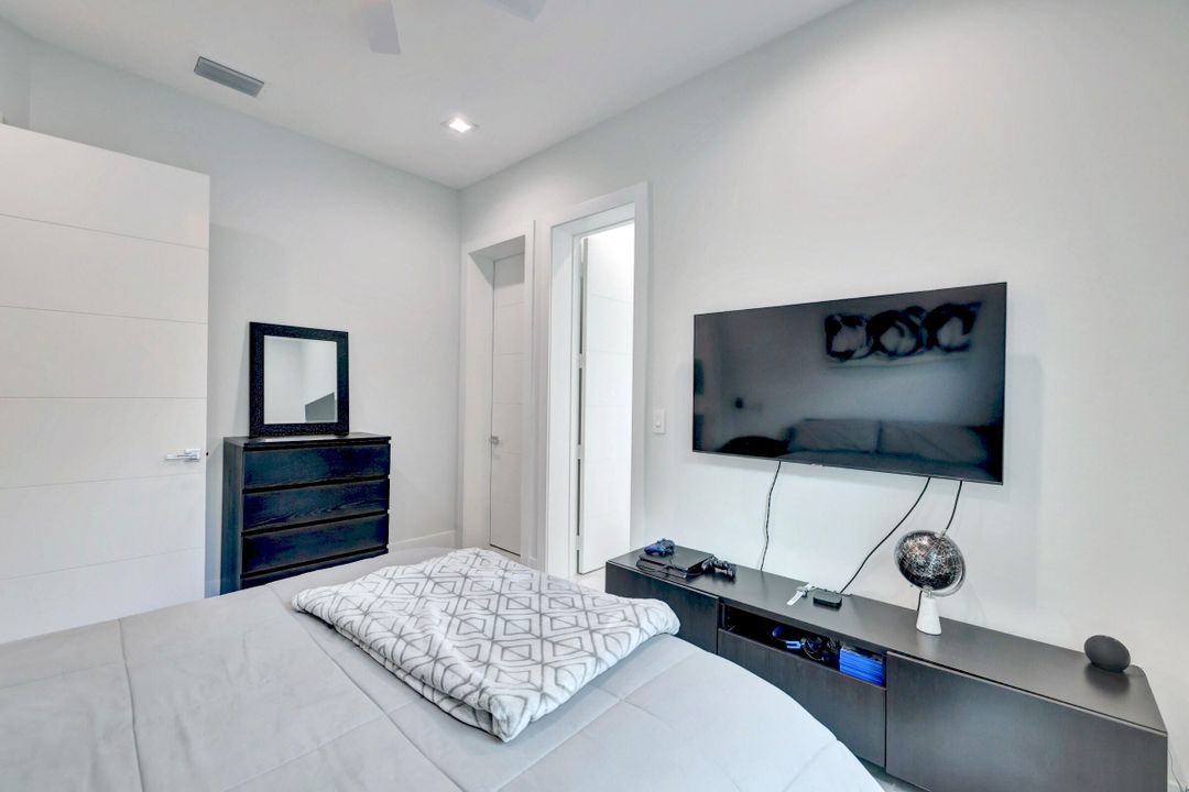 For Sale: $949,000 (4 beds, 4 baths, 2221 Square Feet)