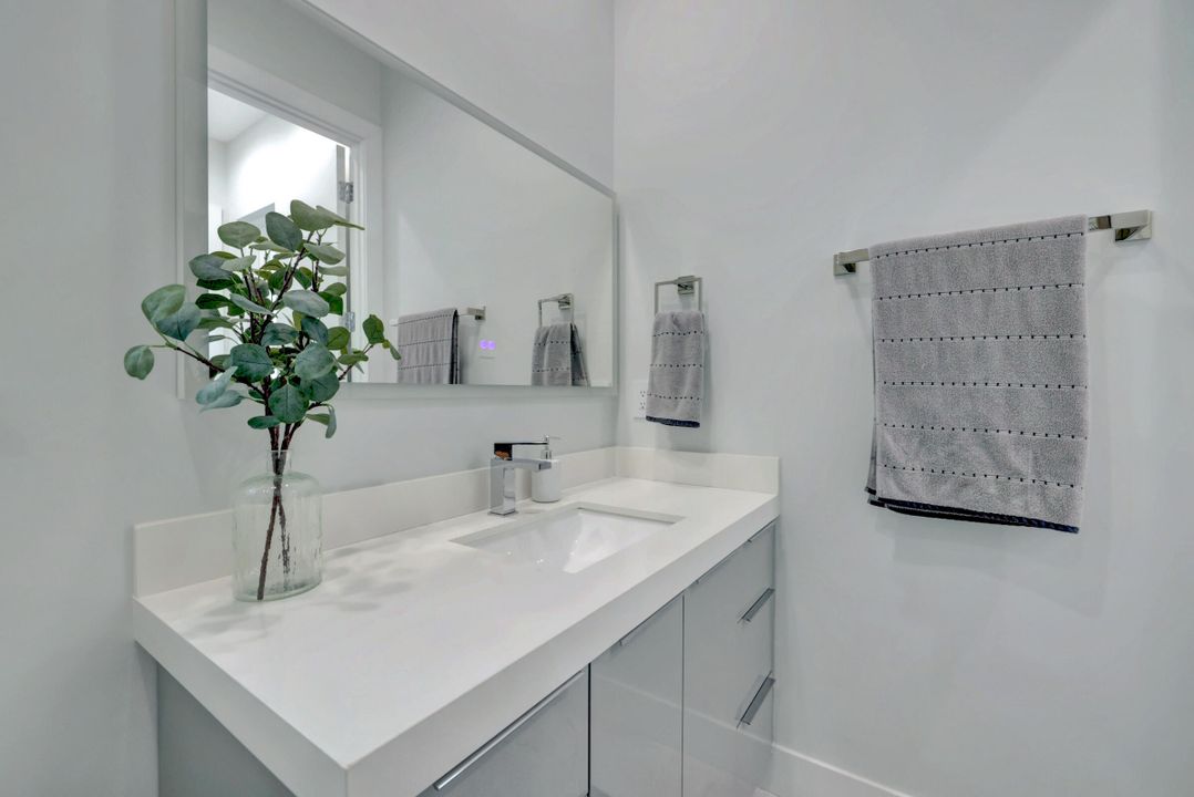 For Sale: $949,000 (4 beds, 4 baths, 2221 Square Feet)