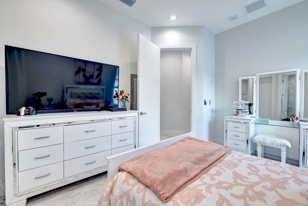 For Sale: $949,000 (4 beds, 4 baths, 2221 Square Feet)