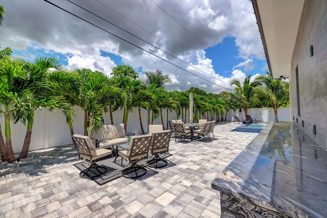 For Sale: $949,000 (4 beds, 4 baths, 2221 Square Feet)