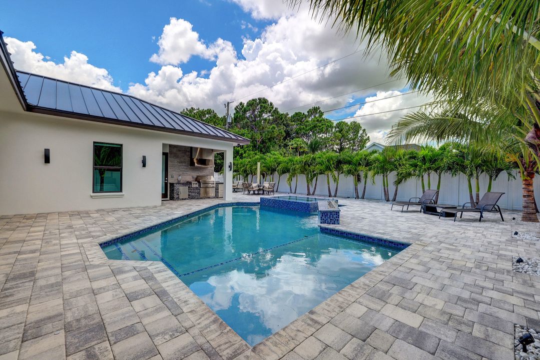 For Sale: $949,000 (4 beds, 4 baths, 2221 Square Feet)