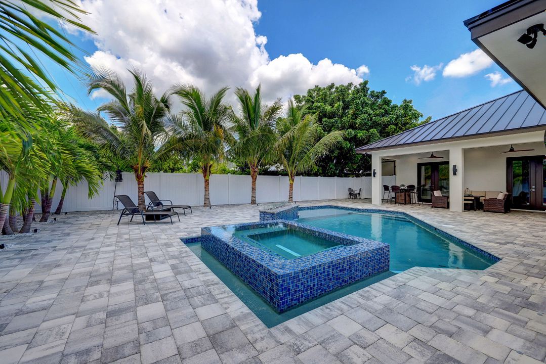 For Sale: $949,000 (4 beds, 4 baths, 2221 Square Feet)