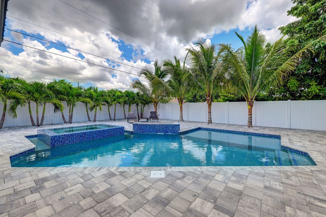 For Sale: $949,000 (4 beds, 4 baths, 2221 Square Feet)