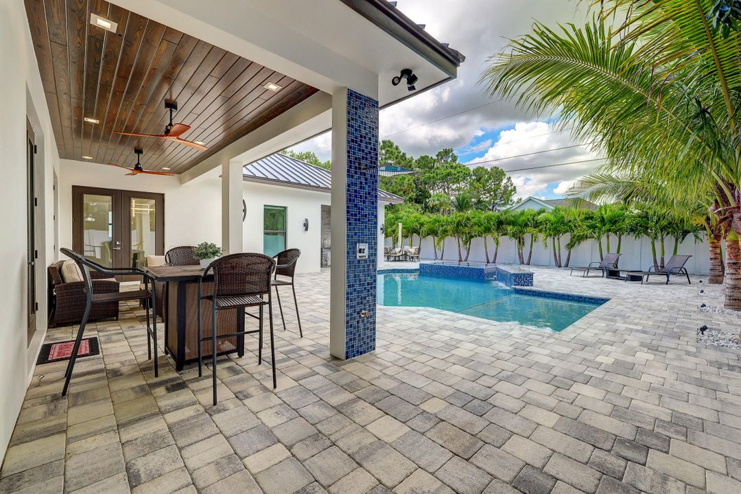 For Sale: $949,000 (4 beds, 4 baths, 2221 Square Feet)