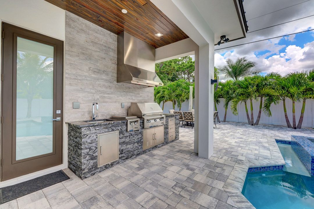 For Sale: $949,000 (4 beds, 4 baths, 2221 Square Feet)