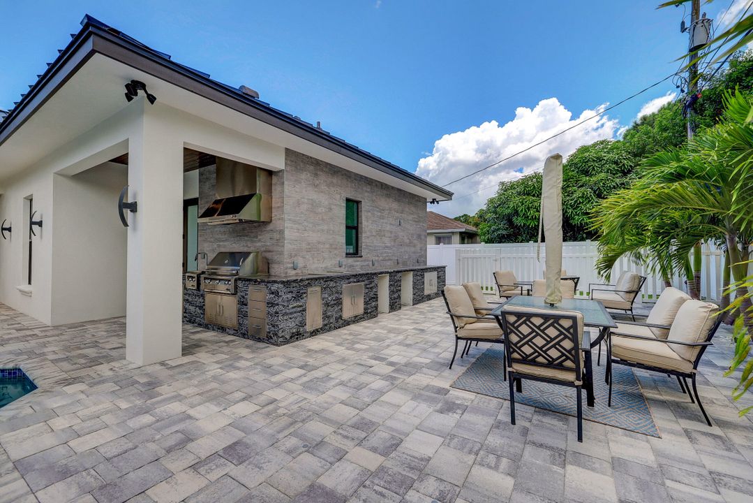 For Sale: $949,000 (4 beds, 4 baths, 2221 Square Feet)