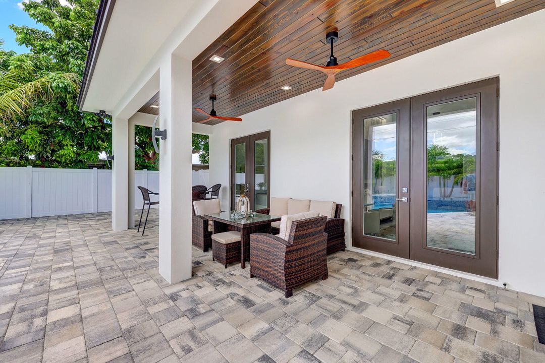 For Sale: $949,000 (4 beds, 4 baths, 2221 Square Feet)