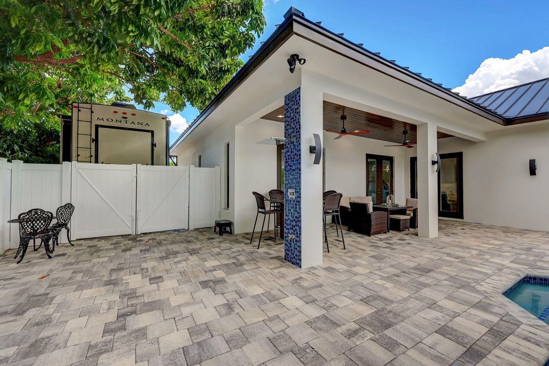 For Sale: $949,000 (4 beds, 4 baths, 2221 Square Feet)