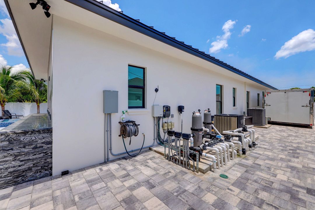 For Sale: $949,000 (4 beds, 4 baths, 2221 Square Feet)