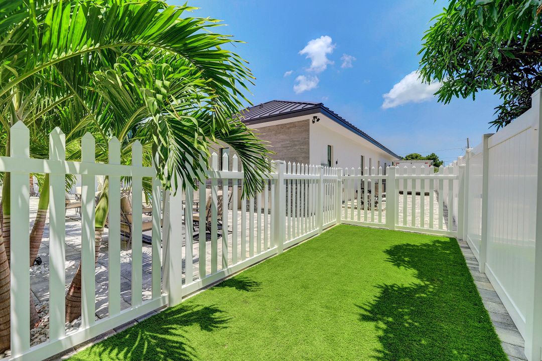 For Sale: $949,000 (4 beds, 4 baths, 2221 Square Feet)