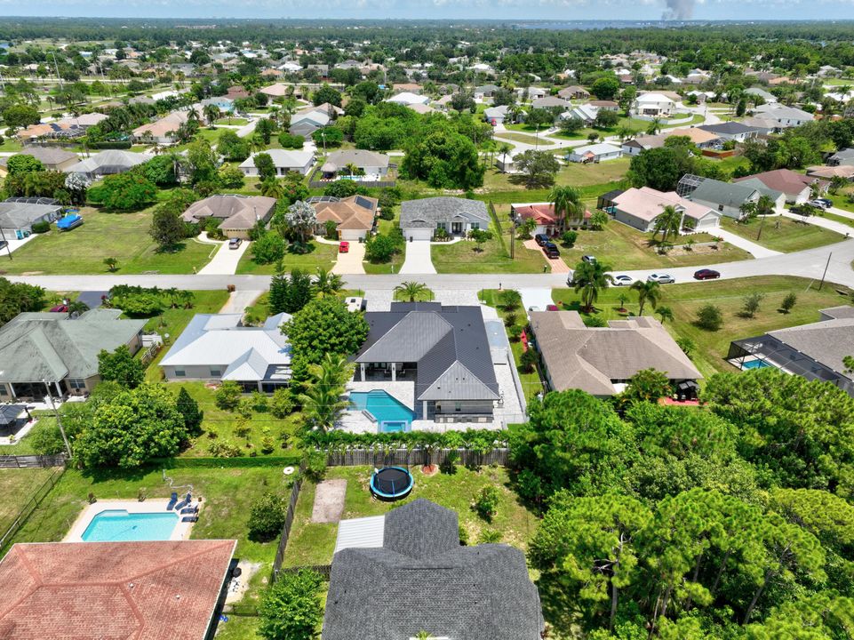 For Sale: $949,000 (4 beds, 4 baths, 2221 Square Feet)