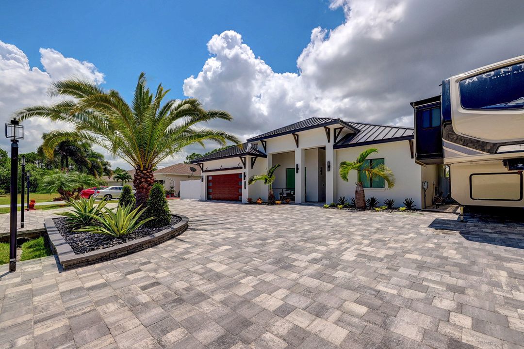 For Sale: $949,000 (4 beds, 4 baths, 2221 Square Feet)