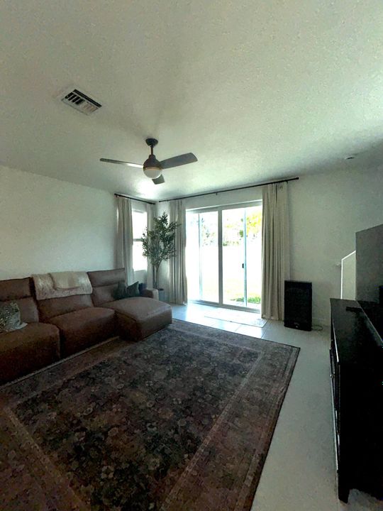 En Venta: $405,000 (3 camas, 2 baños, 1821 Pies cuadrados)