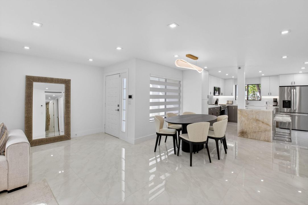 For Rent: $8,500 (2 beds, 2 baths, 1705 Square Feet)